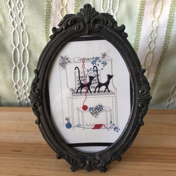 Vintage Oval Frame Black Cat Music Gallery Wall Ornate Sassy Kitty Piano Mouse - Picture 1 of 4